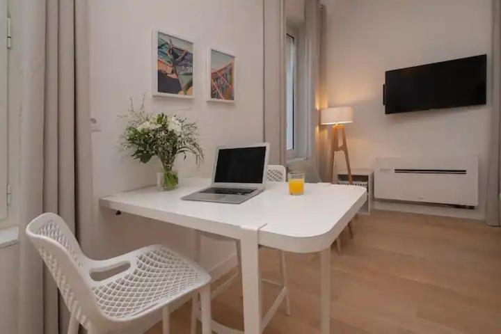 Design Suites Vieux Port Марсилия Екстериор снимка
